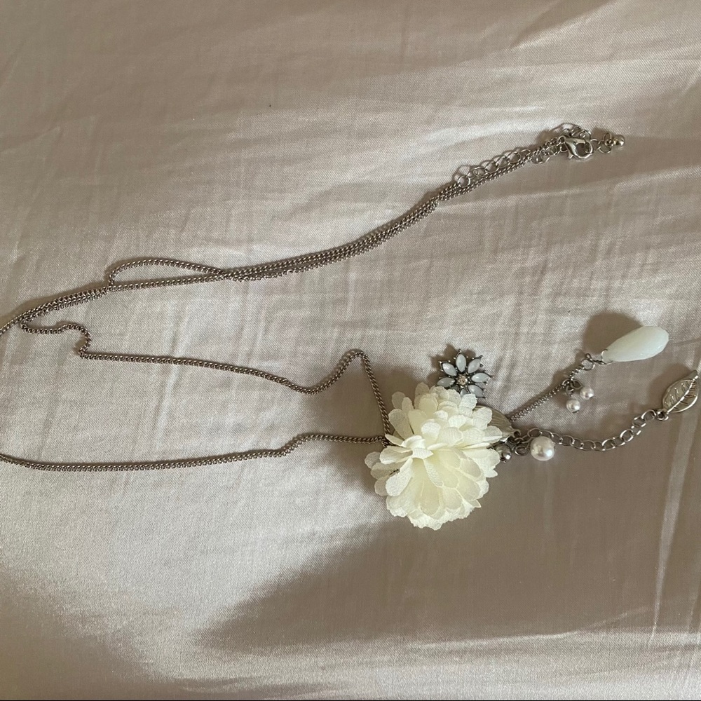 Flower necklace